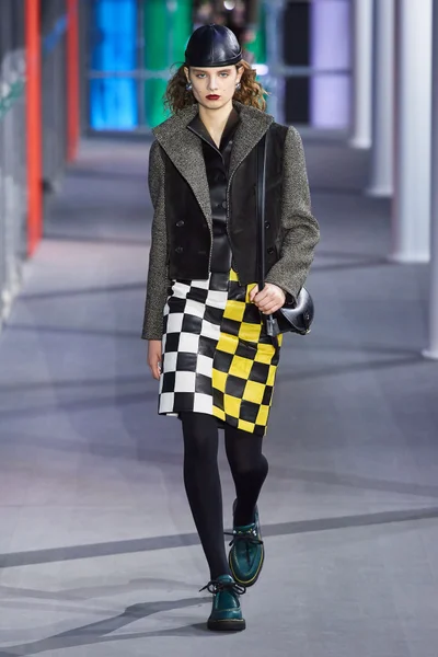 Look 19